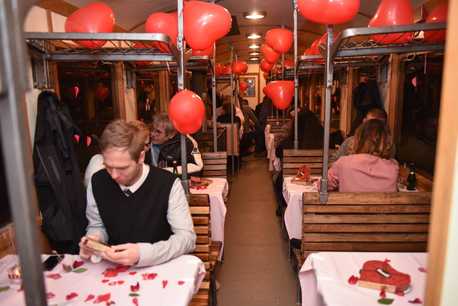 VALENTIN NAPI VONATOZÁS