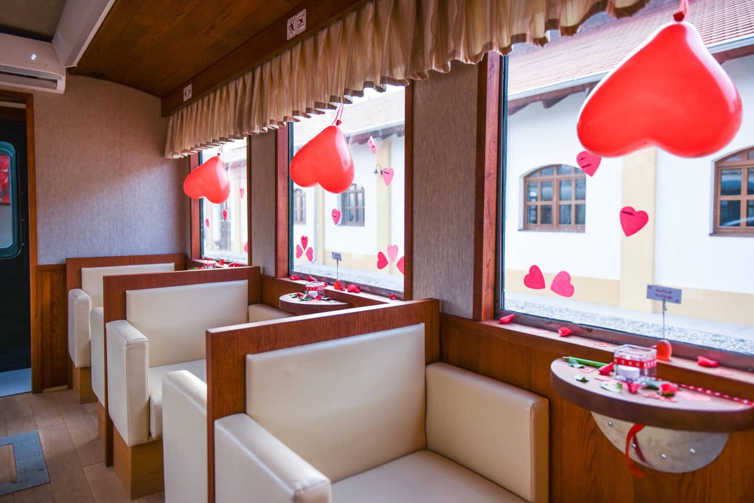 VALENTIN NAPI VONATOZÁS